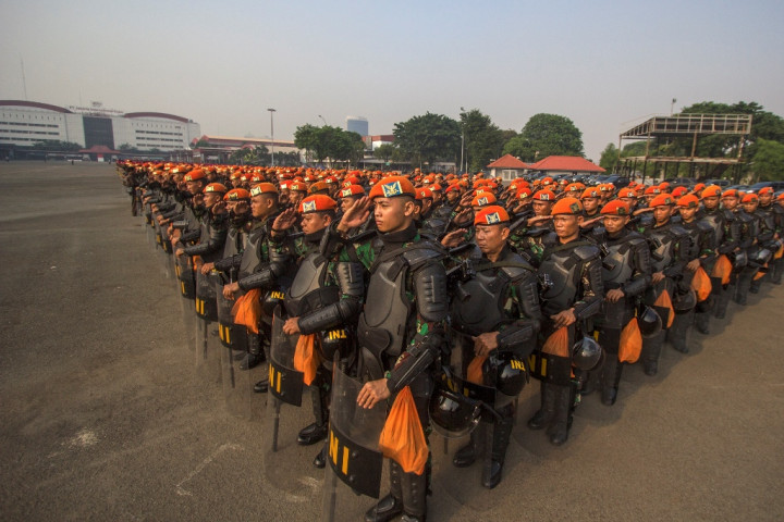 Jelang Pelantikan Jokowi, Ribuan Prajurit TNI-Polri Apel di Senayan 