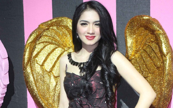 Intip Cara Angel Karamoy Rawat Payudara