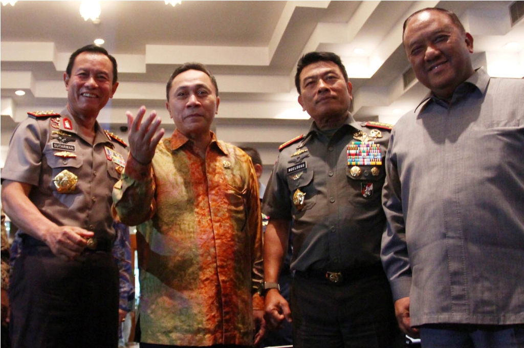 Zulkifli Hasan (dua dari kiri)--MI/Mohamad Irfan