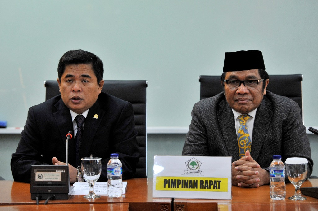 Ade Komarudin (kiri)--Antara/Ismar Patrizki 