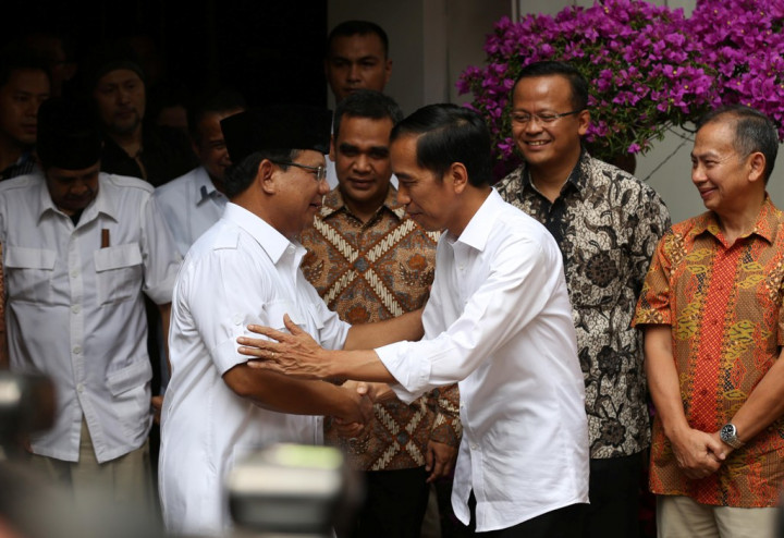 Jokowi-Prabowo 'Saling Rangkul', Ekonomi RI Langsung Terang