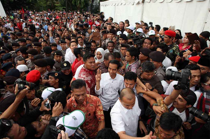 Syukuran Rakyat Bebas dari Masalah Perizinan