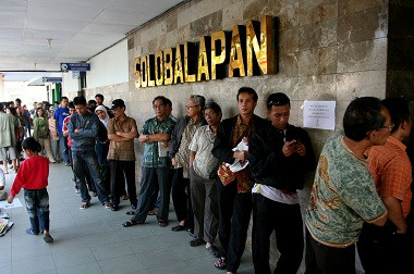 Jelang Pelantikan Jokowi-JK, Pengguna Kereta Meningkat ke Jakarta