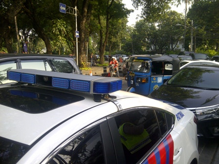 Lalu Lintas Sekitar Kediaman Macet, Jokowi Masih di Rumah