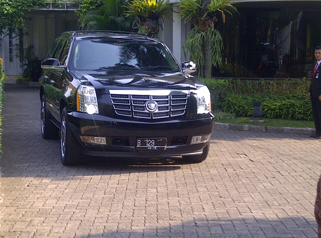 Kendaraan Surya Paloh meninggalkan rumah dinas Jokowi-Metrotvnews.com/Husen Miftahudin