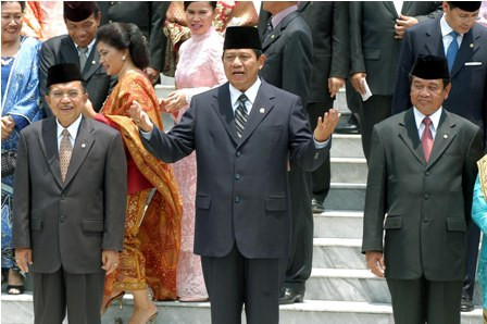  JK Kenakan Jas yang Sama Saat Dilantik Wakil Presiden Tahun 2004