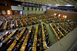13 Anggota Dewan Tak Hadir