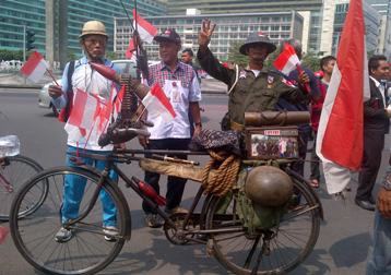 Kayuh Sepeda dari Bekasi, Kakek Ini Ingin Ikut Arak Jokowi-JK