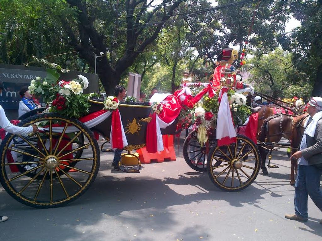 Dua kereta kencana disiapkan untuk membawa Presiden dan Wakil Presiden Joko Widodo-Jusuf Kalla dalam syukuran rakyat pascapelantikan di Kompleks Parlemen, Senin (20/10/2014). Dok MTVN/Wanda Indana