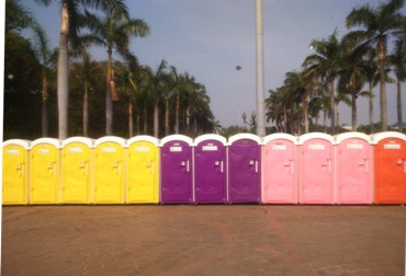 Toilet Warna-Warni Semarakkan Syukuran Rakyat di Monas