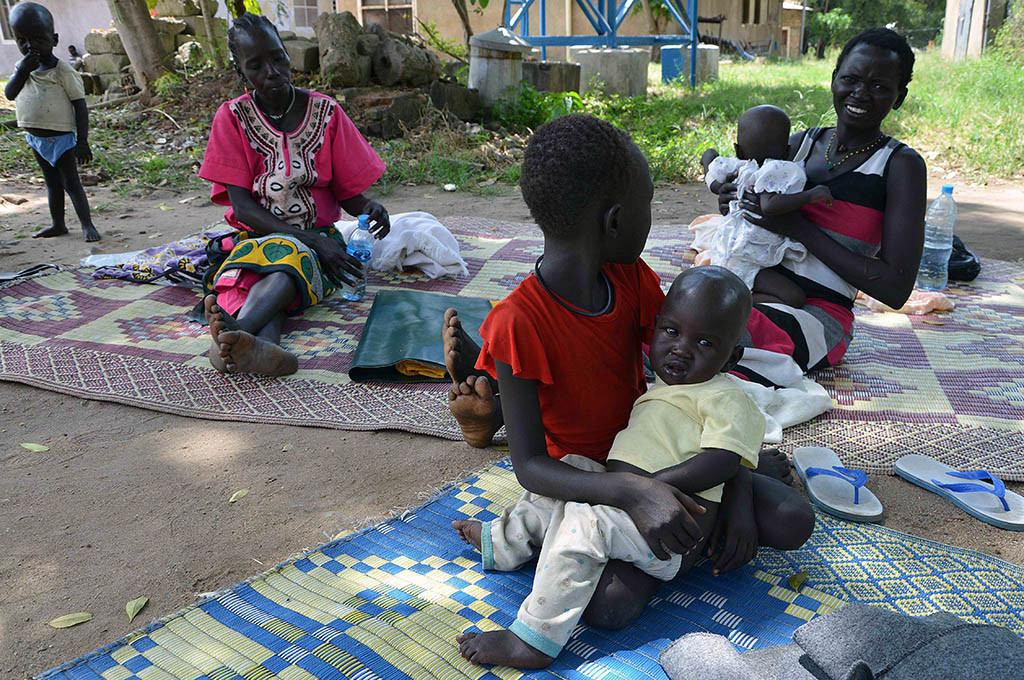 Anak-anak berisikio gizi buruk di Sudan Selatan -- AFP/Charles Lomodong