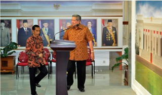 Pemprov Jatim Turunkan Foto SBY dan Boediono