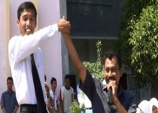 Siswa Mirip Jokowi Diarak di SMAN 3 Demak 