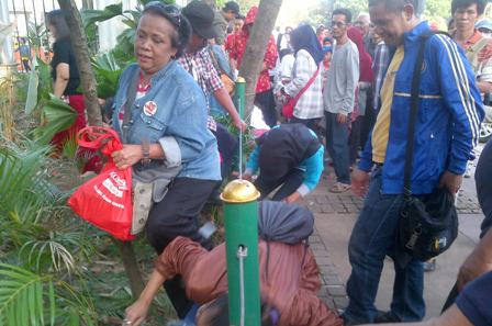 Pintu Masuk Monas Ditutup, Pengunjung Terobos Pagar