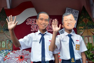 SMPN 5 Purwokerto Gelar Acara Tiru Pelantikan Jokowi-JK