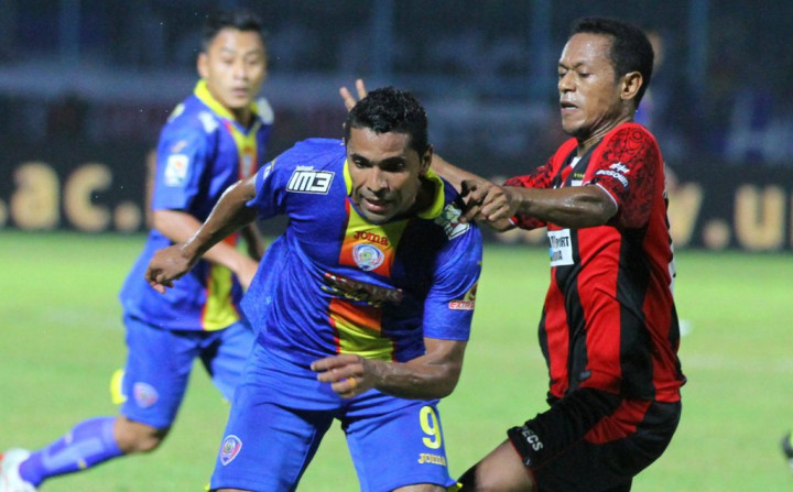 Diwarnai Keributan, Persipura Taklukkan Arema