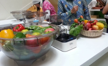 Ingin Hidup Bahagia? Rajinlah Makan Buah dan Sayur