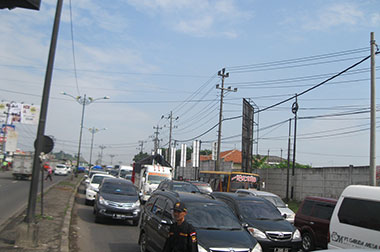 Perbaikan Jalan, Kendaraan Mengular di Jalur Pantura