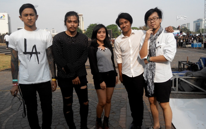 Killing Me Inside Berusaha Tangkal Kutukan