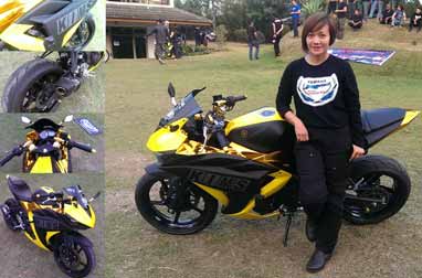 Merry Sang <i>Lady Biker</i>, Pamer R25 Elegan 