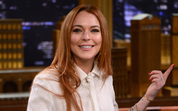 Lindsay Lohan <i>Selfie</i> Tak Pakai Bra