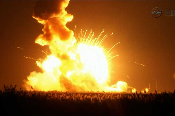 Roket NASA Meledak Sesaat Setelah Diluncurkan  