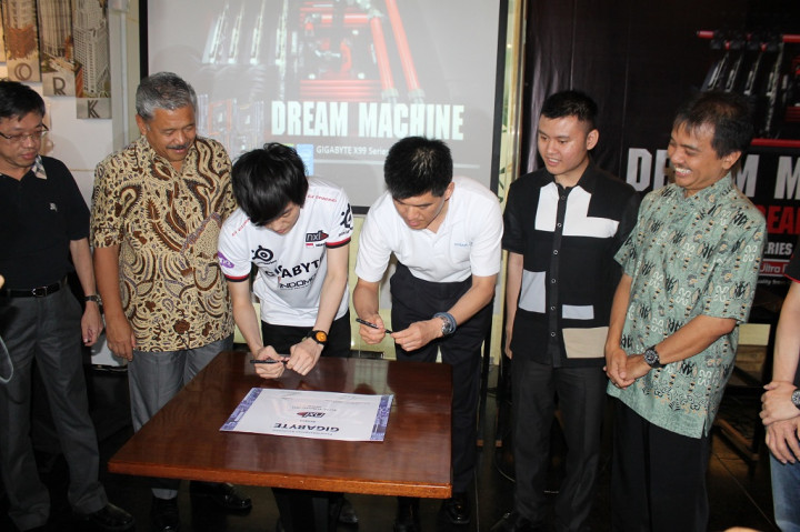 TEAMnxl> Resmi Jadi Brand Ambassador GIGABYTE