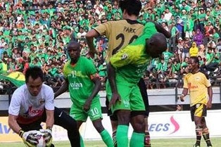 Mitra Kukar Tertinggal 2-3 di Babak Pertama