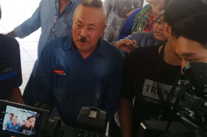 Gogon Nangis Lihat Kondisi Tessy 