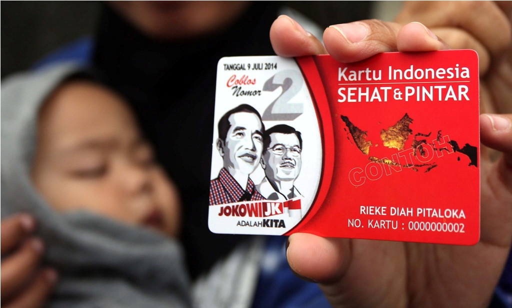 Jokowi Luncurkan Tiga `Kartu Sakti` di Kantor Pos