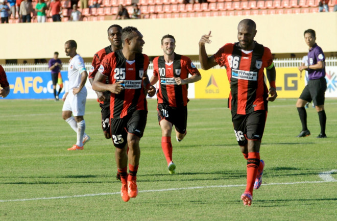 Selebrasi Boaz saat membobol gawang Kuwait SC di babak perempat final AFC Cup (ANTARA FOTO/Roy Ratumakin)