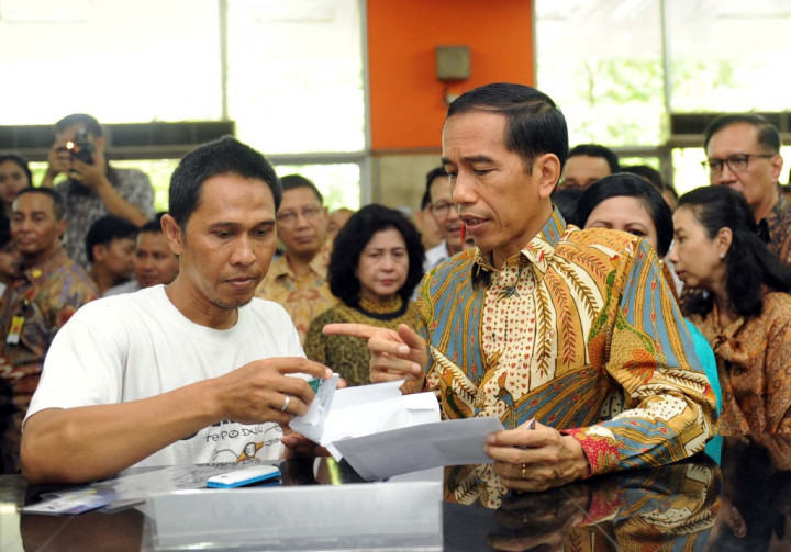 Kartu Sakti Jokowi Bikin Masyarakat Melek Keuangan 