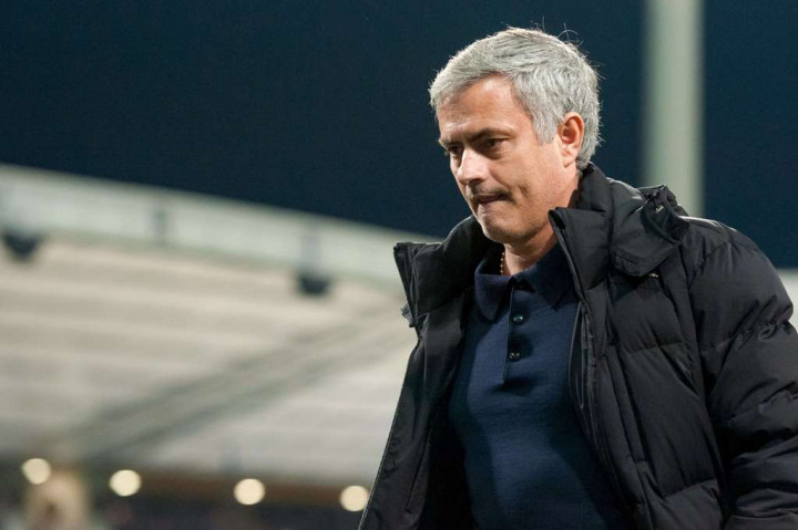 Mou Pertanyakan Keputusan Wasit