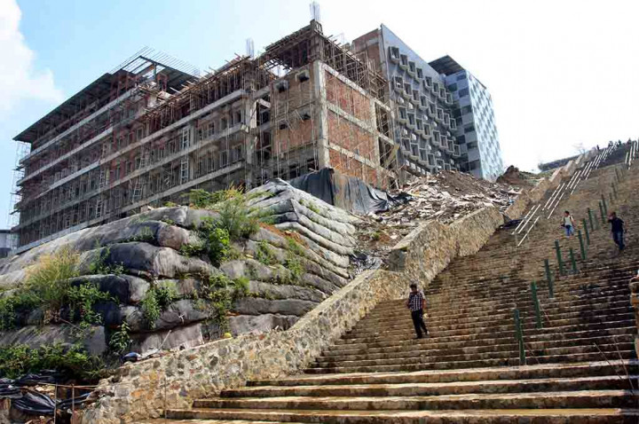 Kasus Hambalang, KPK Panggil Ipar SBY