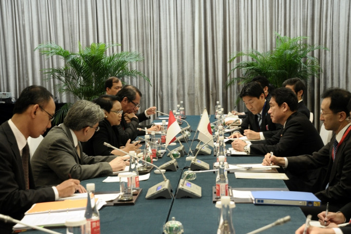 Menlu Hadiri Pertemuan Menteri APEC