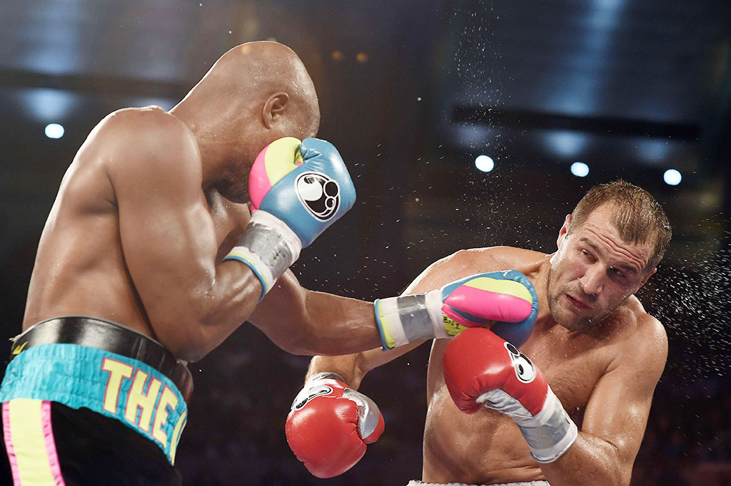Kovalev Menang KO Atas Hopkins