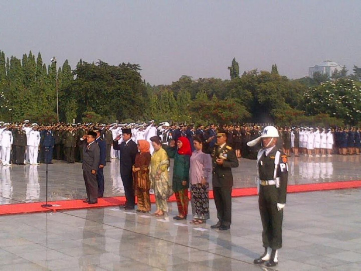 JK Pimpin Upacara Peringatan Hari Pahlawan di TMP Kalibata