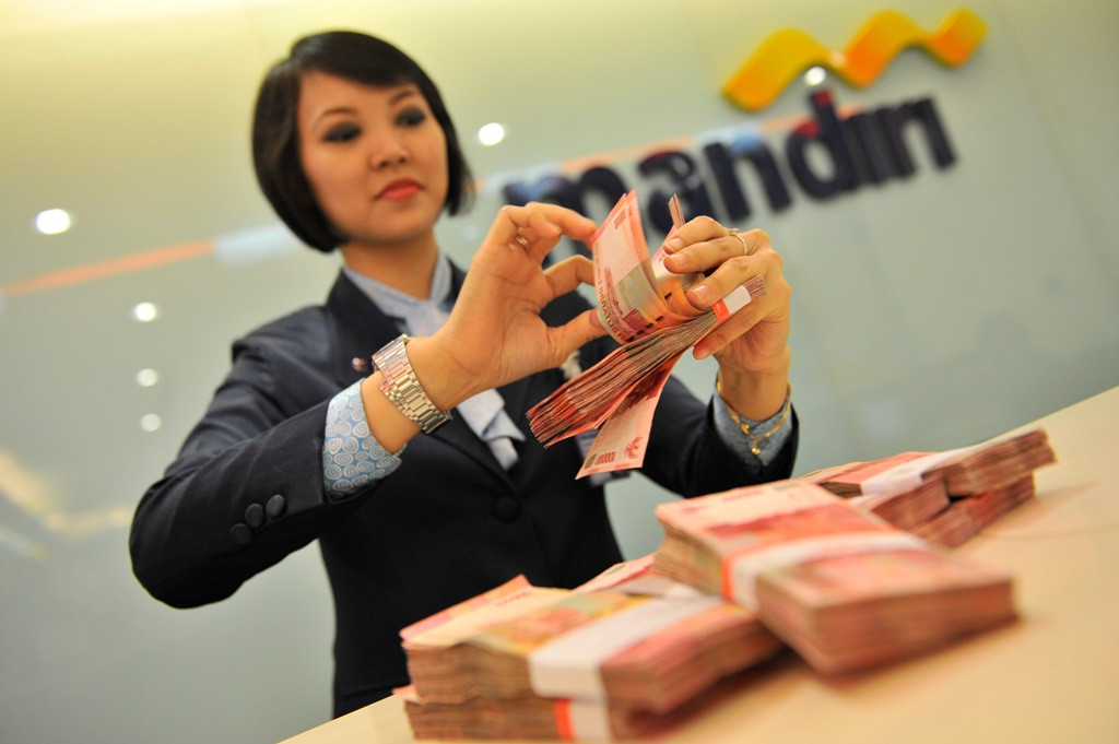 Bank Mandiri, salah satu bank yang akan membiayai proyek kereta bandara -- ANTARA FOTO/Puspa Perwitasari