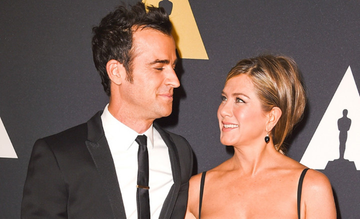 Jennifer Aniston Pamer Cincin Tunangan