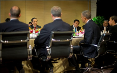 Jokowi Bicarakan Soal Terorisme dengan Obama