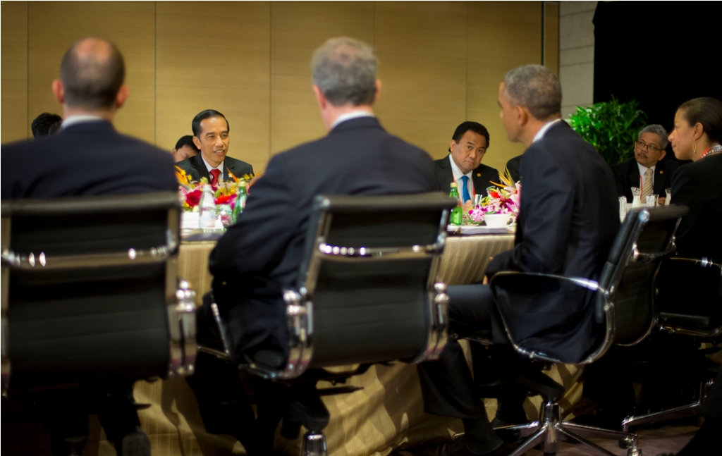 Jokowi dalam pertemuan dengan Obama di Beijing, Tiongkok -- AP