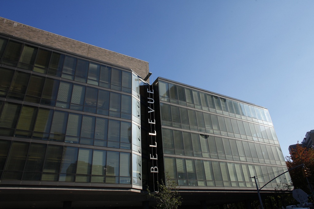 RS Bellevue di New York, AS, tempat dirawatnya Dokter Craig Spencer yang terjangkit virus Ebola - Getty/AFP/KENA BETANCUR (STR) 