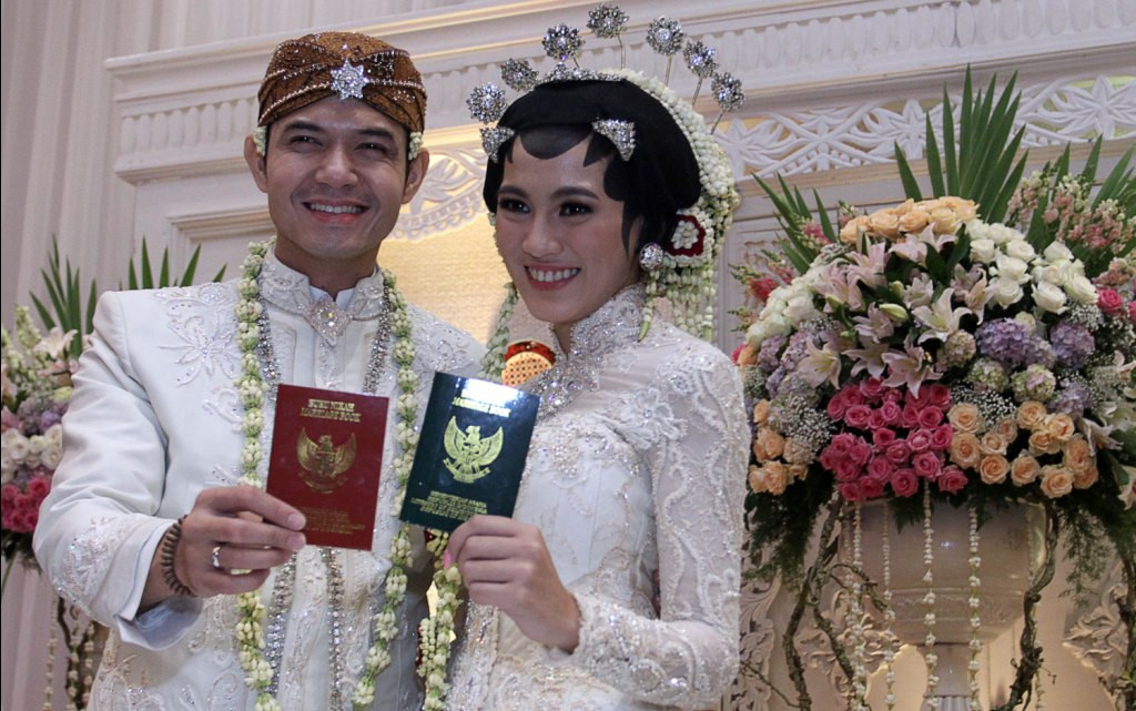 Dude Harlino & Alyssa Soebandono (Foto:Antara/Muhammad Adimaja)