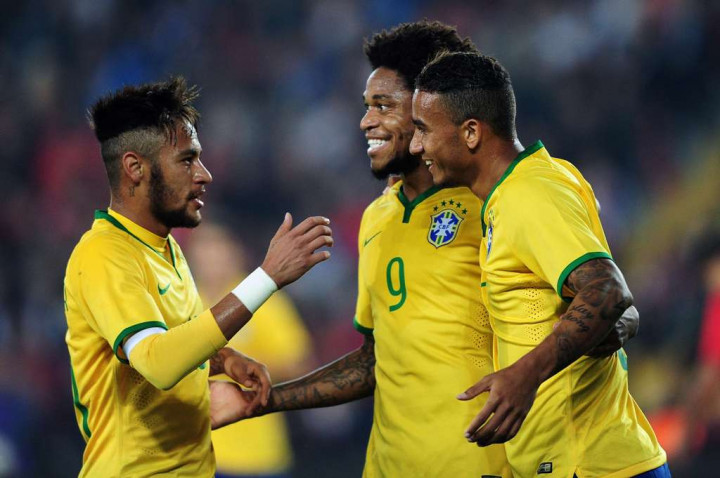 Paruh Pertama, Brasil Unggul 3-0