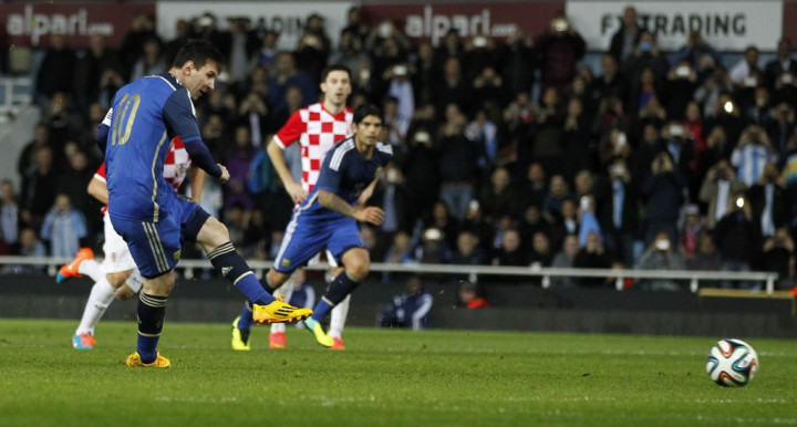 Gol Penalti Messi Menangkan Argentina