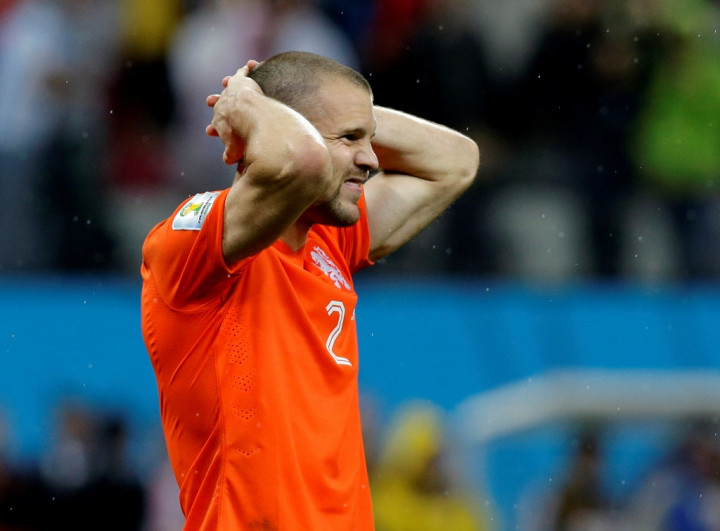 Hiddink Kehilangan Vlaar Saat Lawan Latvia