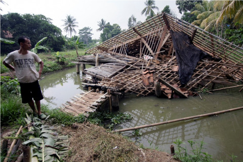 Belasan Rumah Hancur Ditimpa Pohon Di Klaten Satu Warga Tewas Medcom Id