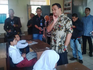 Anies Baswedan Audiensi Kurikulum 2013 dengan Guru-Guru di Depok