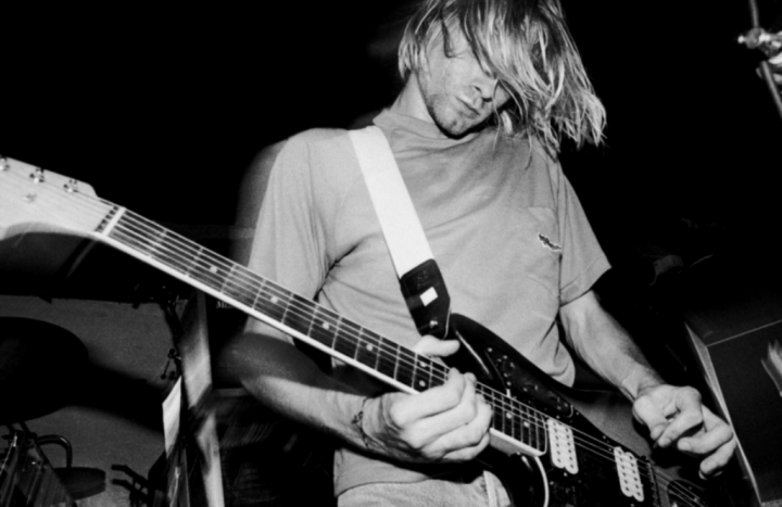 Cowok Jago Main Gitar Lebih Memikat Wanita  