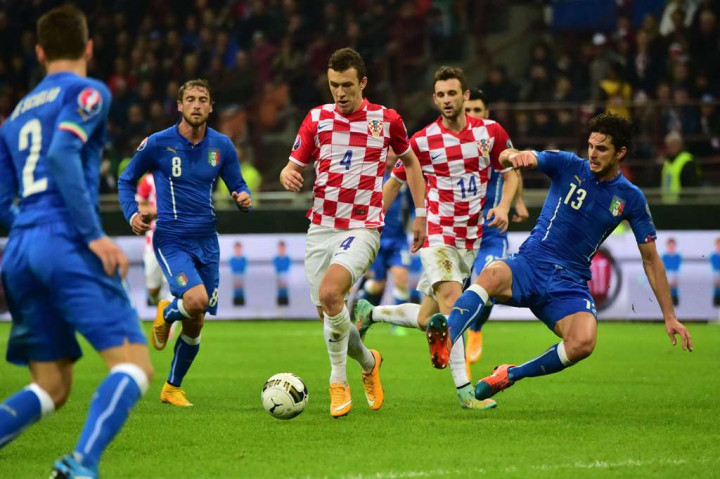 Italia Bagi Angka Dengan Kroasia